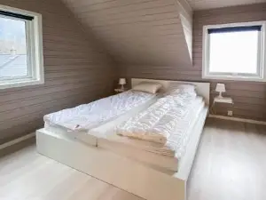 5 Bedroom Amazing Home in Strandebarm