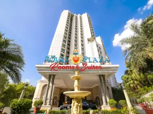 Hotel the Royal Plaza