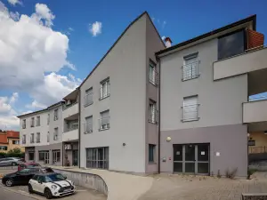 Terra 5 Deluxe Apartment with Parking