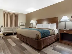 Econo Lodge Hays I-70