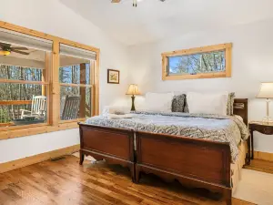 Scenic Mountain Views and Cozy Retreats - Charming Collection Escape