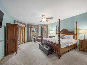 Spectacular Retreat - Waterfront, Dock, Hot Tub - Fox River