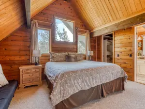 Dog-friendly, 2-level gorge view home with hot tub, lovely deck, central AC, W/D