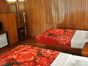 Nanda Wunn Hotel - Hostel