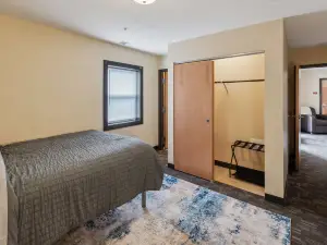 Private Balcony and Access to Amenities - Spacious Modern Oasis