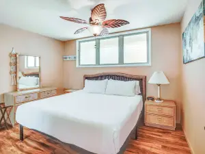 Kaunakakai Condo with Private Lanai and Ocean Views!