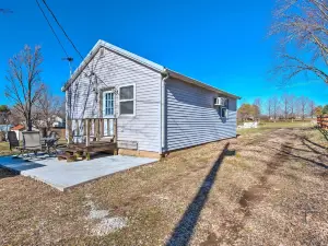 'The Brewer Guesthouse' Tiny Home w/ Patio & Yard!