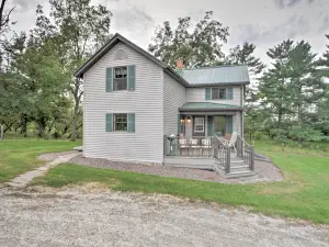 Pet-Friendly Spring Grove Home w/ Serene Yard!
