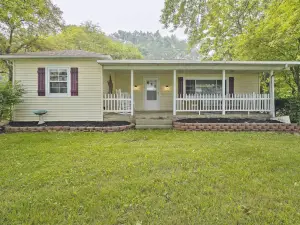Utica Vacation Home ~ 12 Mi to Denison University!