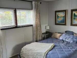 Caseville 2 bedroom home 1/2 mile from town, shopping restaurants and beaches