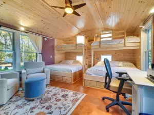 กระท่อมชั้นแปดทะเลสาบ Webb ท่ามกลางวิวทะเลสาบและท่าเรือ!