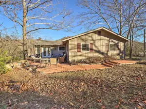 Holiday Island Home Hot Tub and Wood Stove!