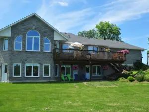 Golden Pathways Retreat B&B