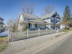 Lakefront Michigan Cottage - Deck, Grill and Kayaks!