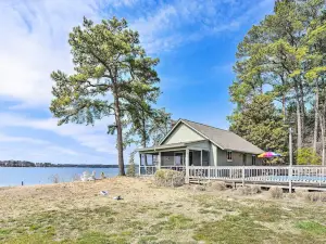 Tranquil Waterfront Cottage with Private Beach!