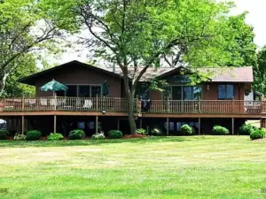 Exclusive Lakefront Home Retreat w/Baby Grand Piano for Family FLX Fun & Friends