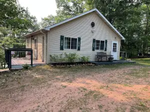 Cabin on a small lake, remote feeling, close to Duluth, ATV Snowmobile hiking