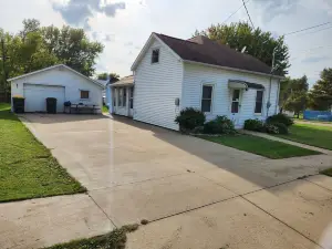 Cozy 3 Bedroom Home With Large Yard.  Pet Friendly