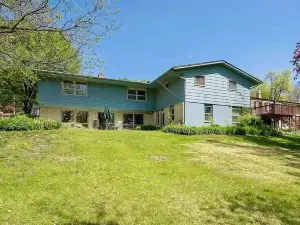 North Mankato Retreat: Game Room, Quiet Neighborhood & Space for all!