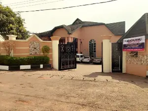 Adachukwu Hotel and Suites