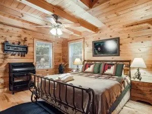 Charming Creekside Cabin in Todd
