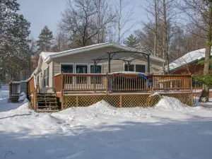 Waterfront Access and Exciting Water Activities - Stunning Vacation Retreat