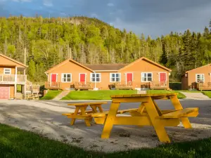 Middle Brook Cottages & Chalets