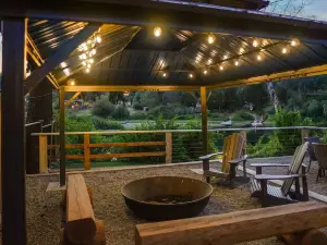 Cowichan Lake Cottages -Riverside