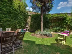 聖母院英式酒店