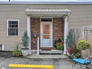 Cheerful Tiffin Digs in the Heart of Downtown