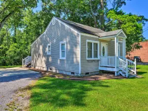 Cozy Pantego Cottage ~ 5 Miles to Belhaven!