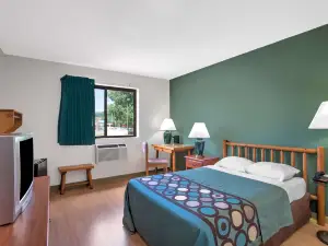 Super 8 by Wyndham Ticonderoga