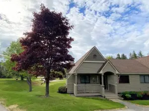 F5 Renovated Home on Golf Course in Bretton Woods AC
