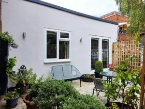 Little Ings, Modern, Idyllic, Self-Contained Hideaway in Easingwold, North Yorkshire