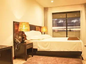 The Streamliner Hotel Apartment