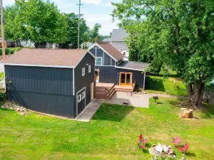 Waterfront Michigan Abode - Deck, Grill and Fire Pit