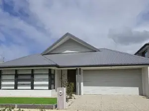 E 4 Room Retreat Family Friendly