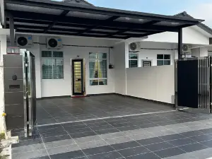 Ang Ang Homestay ~5 +2p(Wifi/Autogate)