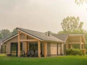 Attractive bungalow with a covered terrace