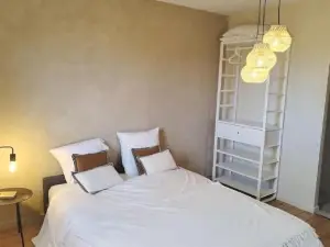 Au Pied du Mur