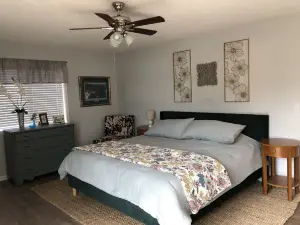 Cozy River House, Beautiful River Views, Community Boat Ramp, and Kayaks