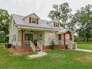 Ren Farmhouse! 17 acres | Game Barn! | 10 mi to Wed Venues!