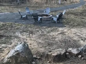 7 Bed 2 Bath walk to the lake