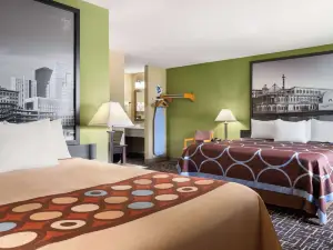 ซูเปอร์ 8 บายวินด์แฮม ไดเออร์สวิลล์ ใกล้ฟิลด์ออฟดรีมส์