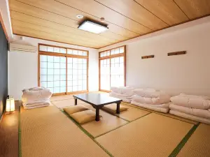 J-Hoppers Lake Biwa Guesthouse