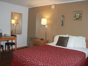 The Brookside Motel / Mt. Rushmore