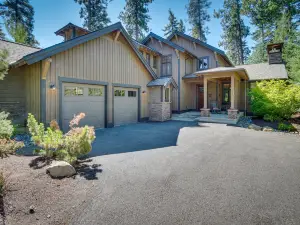 Luxury Home in Suncadia Hot Tub and Fire Pit!