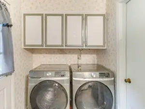 Cozy Waycross House w/ Yard & Screened Patio!