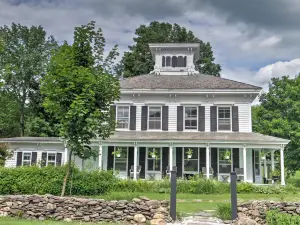 Gorgeous Victorian-Style House w/ Hilltop Pool!