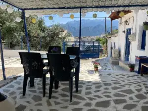 Leonidas Apartments